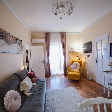 Heart Of Free Parking Apartament Pécs